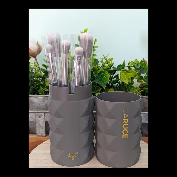 NWT…LARUCE Beauty “Christine Brush Set” - Picture 8 of 10